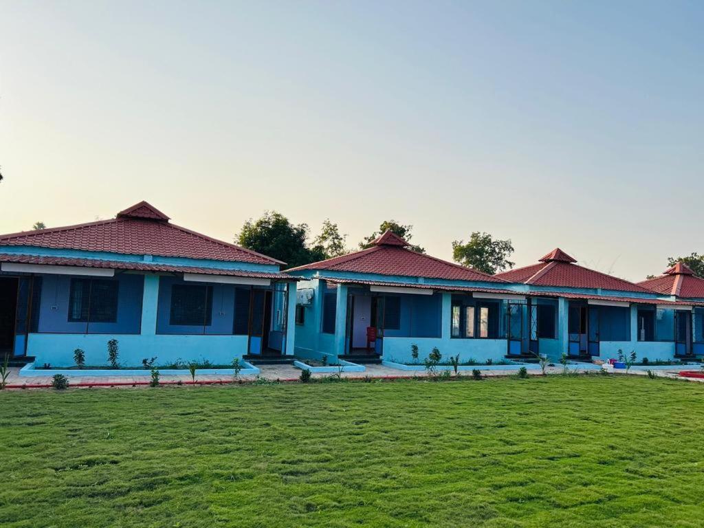 Vrundavan Home Stay And Village Resort Kevadia Exterior foto